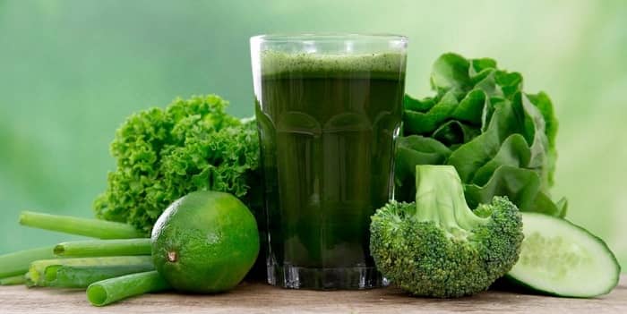 خوردن سبزی های برگدار برای پیشگیری از پوکی استخوان